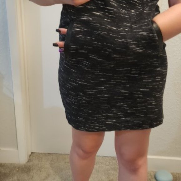 Dress - Picture 4 of 7